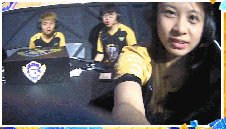 歪了歪了.gif